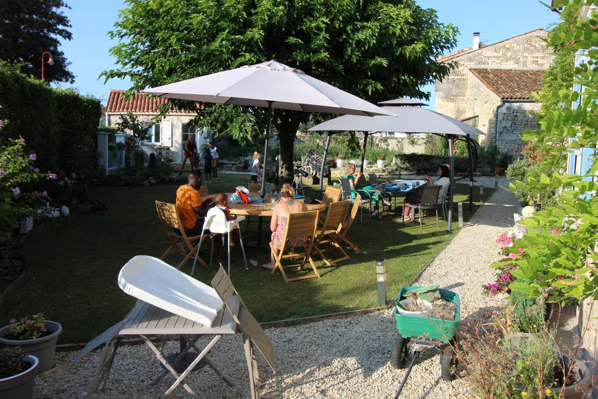 La Charentaise Des Lilas Saint-Léger Exterior foto